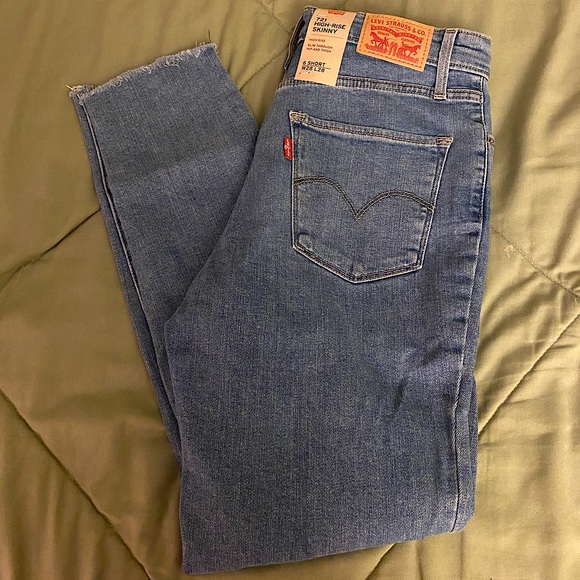 NWT Levi Jeans - Picture 1 of 4
